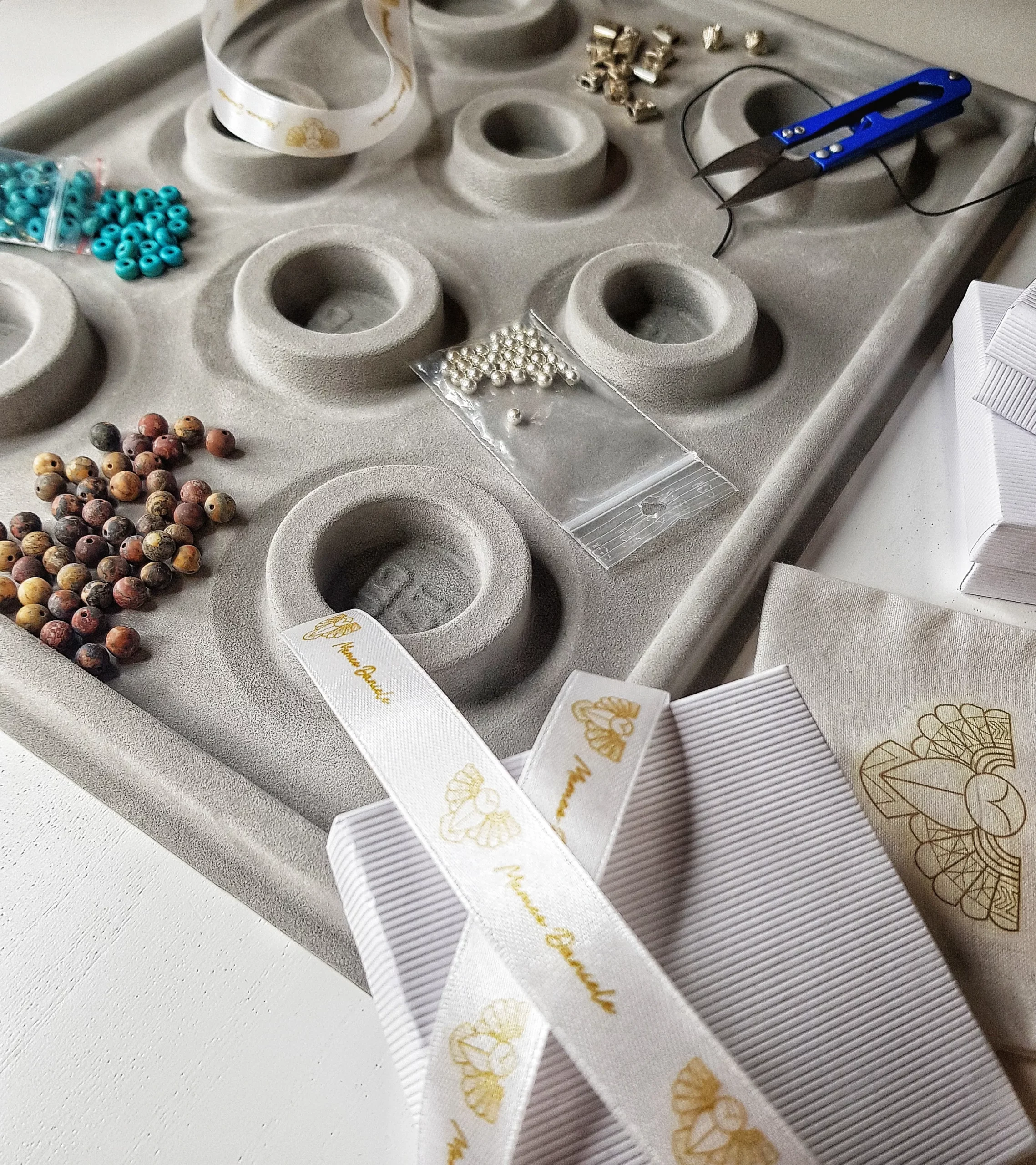 Make your own jewelry Make your own jewelry